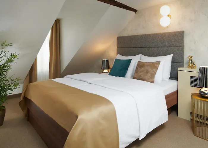 Golden Angel Suites By Adrez Prag